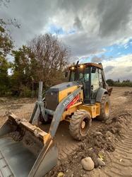 Retroexcavadora John Deere 310L 4x4 año 2016 9325 Horas