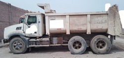 Camión Tolva Mack GU813 14 m3 Año 2009 150000 Kms 9999 Horas