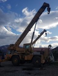  Grúa Pluma capacidad de 30 toneladas 100% operativa 