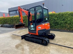 Mini excavadora Kubota U27-4