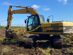 Excavadora JCB JS 200 Año 2005 18000 Hrs Aprox
