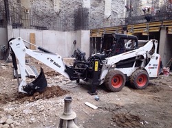 Minicargador Brazo excavador Aguilon Martillo   Gato Bobcat   